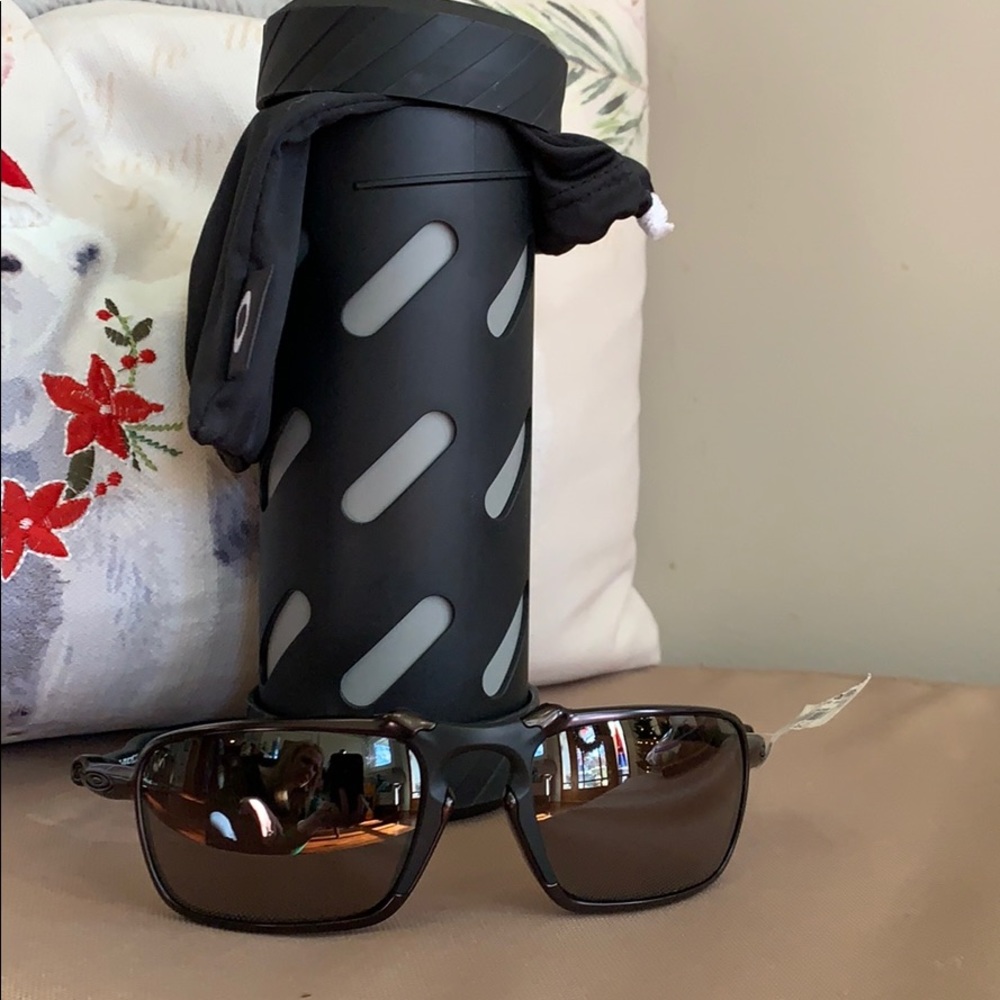 NWT Oakley badman sunglasses brown